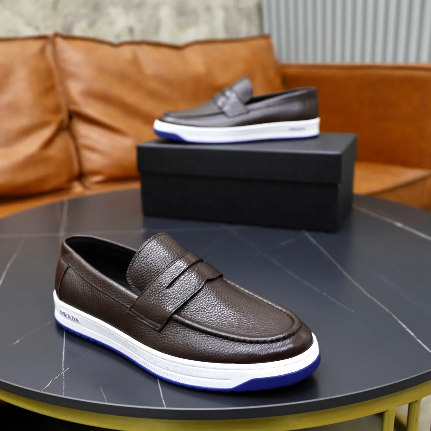 Factory price: 💰640 Prada classic men’s lace-up casual shoes | Imported cowhide upper | Upper stitching layered design, light and breathable | Soft and comfortable | Decorated with PRADA letters on the side | Distinctive sports style, showing the brand style | Lightweight concave and convex pattern rubber soles | Matched with cowhide foot pad lining | Excellent foot feel, fashionable and elegant | Size: 38-44 (45 customized)